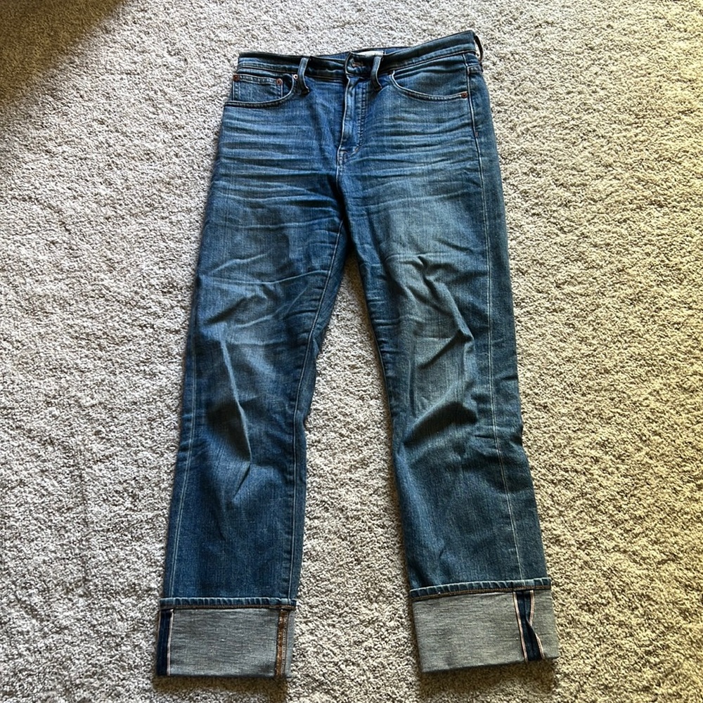 Madewell classic straight leg cuffed, size 27. 98% cotton, 2% elastane.